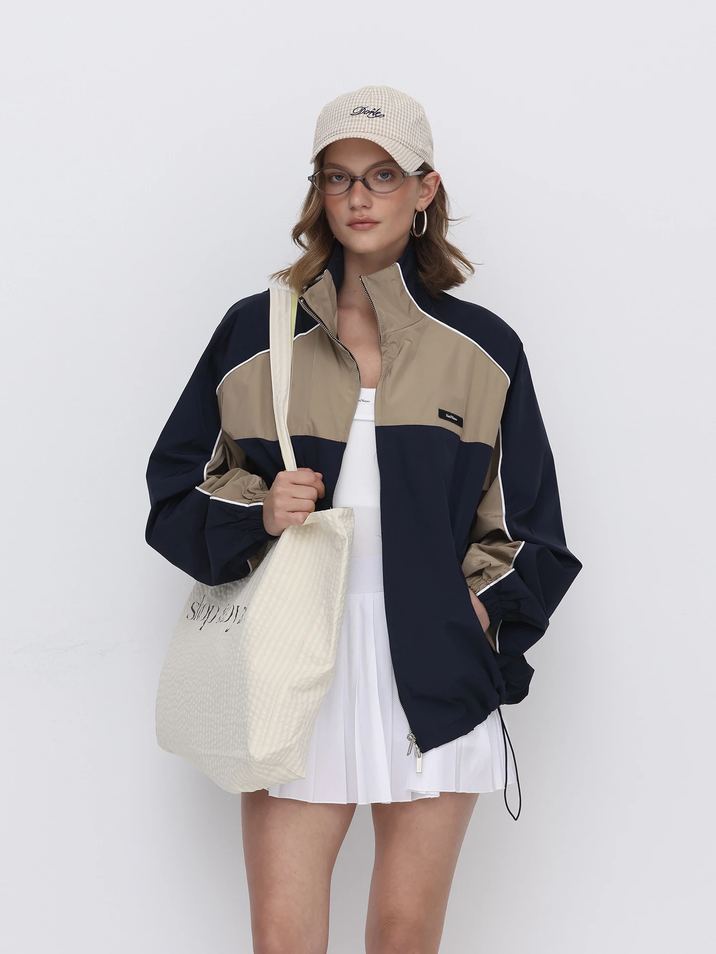

DeesseSicile X SiniNimo Sporty Contrast Color Stand Collar Short Jacket Outdoor Windbreaker Women's Fashion Polyester Fiber