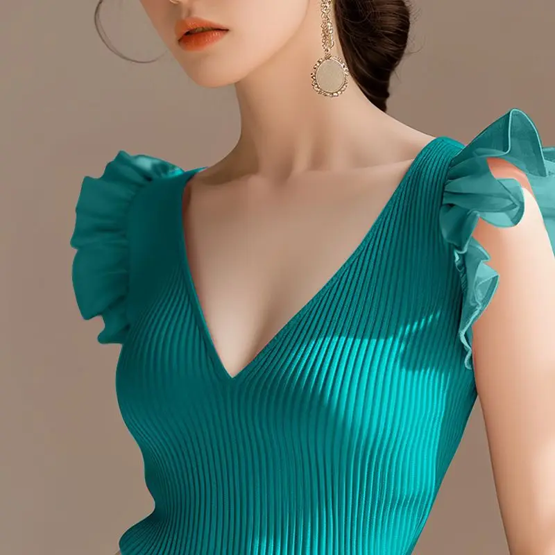 

Elegant Women V Neck Ruffled Sleeveless Top With Pleated Design For Party Summer Wear