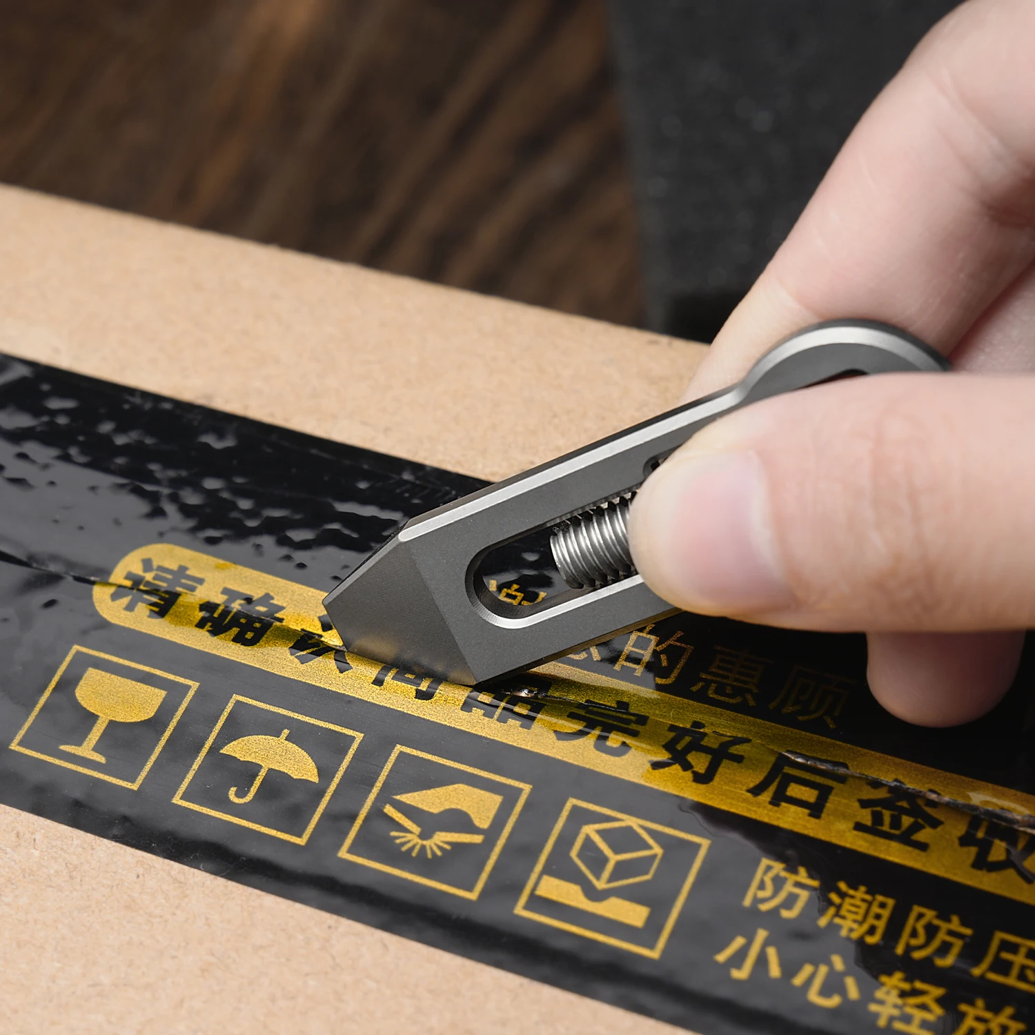 Small Scale Self Tightening Wrench Titanium Alloy Multifunctional Portable Outdoor Camping EDC Silver Pry Bar