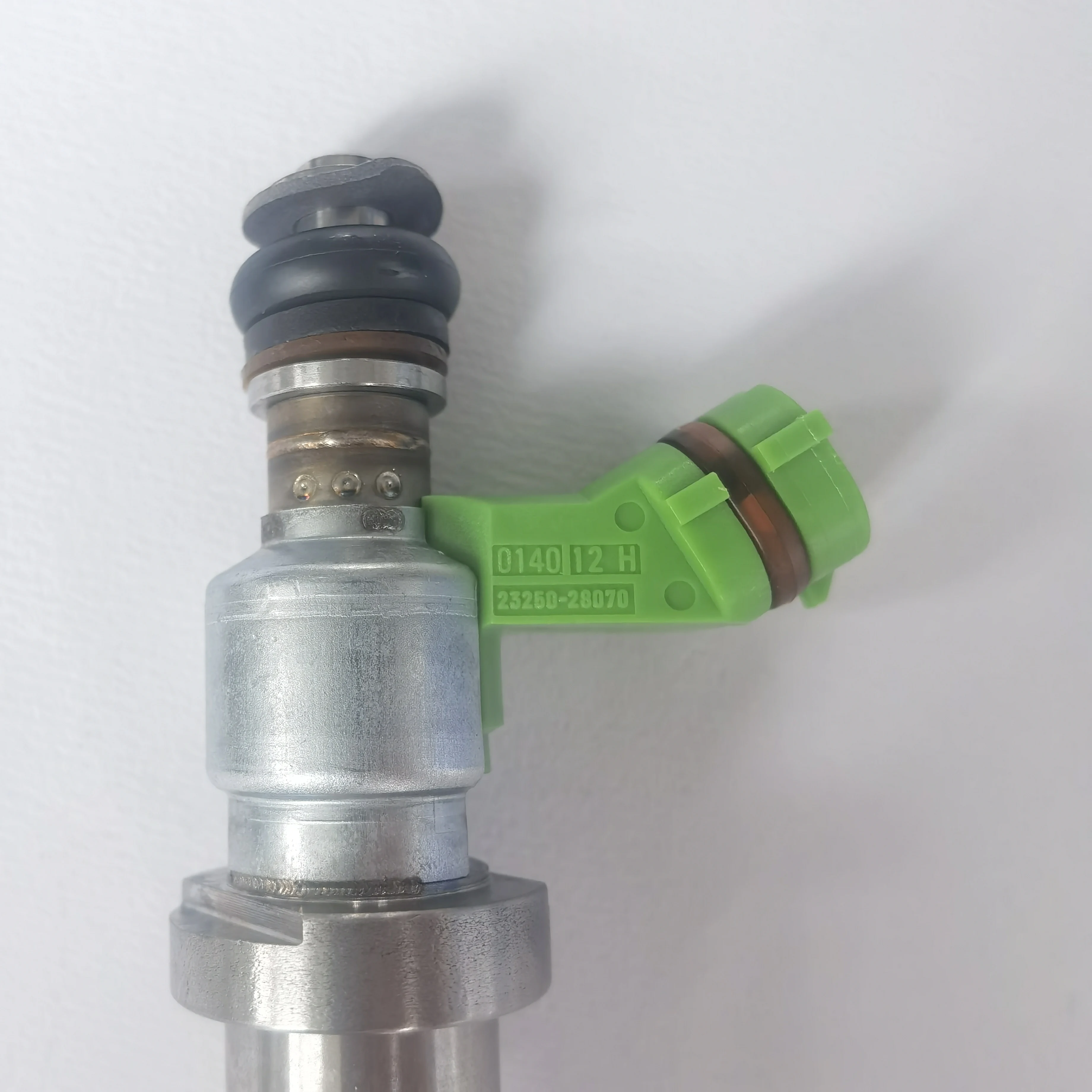 Genuine japanese 23250-28070 High quality fuel injector for RAV4 Avensis  fuel Nozzle 23290-28070 for sale