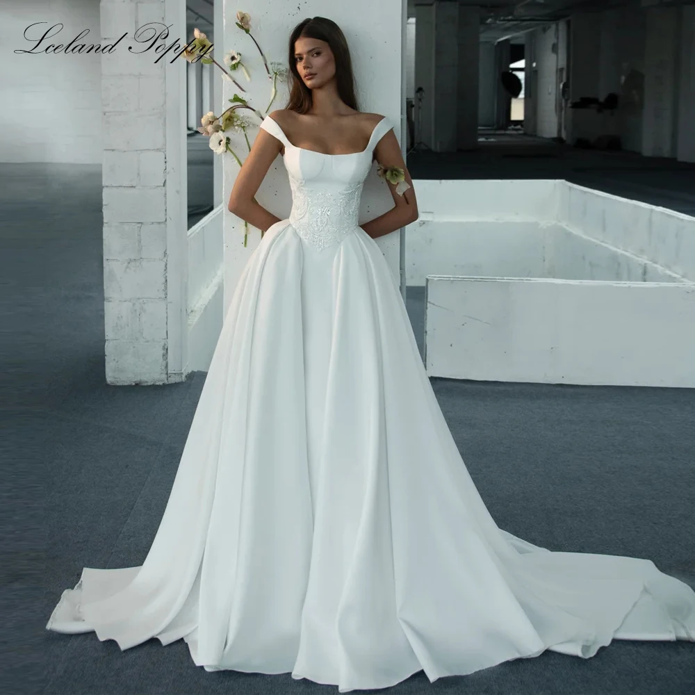 IJsland Poppy op maat gemaakte A-lijn satijnen trouwjurken vloerlengte mouwloze bruidsjurken met parels en kralen en rechtersleep