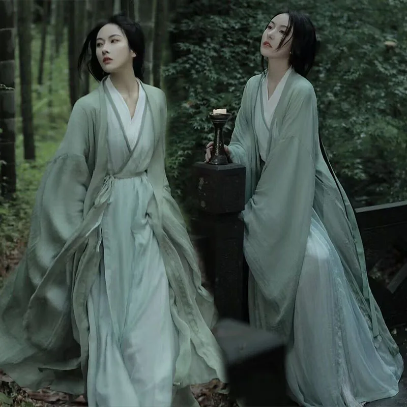 Nowy wiosenny zestaw Hanfuset w stylu Wei i Jin o kolorze zielonym i chłodnym w stylu starożytnym z płynnym, skrzyżowanym kołnierzem i prostą spódnicą.