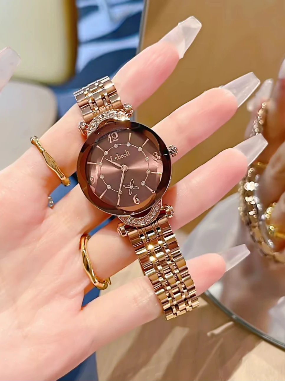 

New elegant andversatile temperament cut mirror petal-shaped quartz watch elegant ladies watch gift forgirlfriend female jewelry