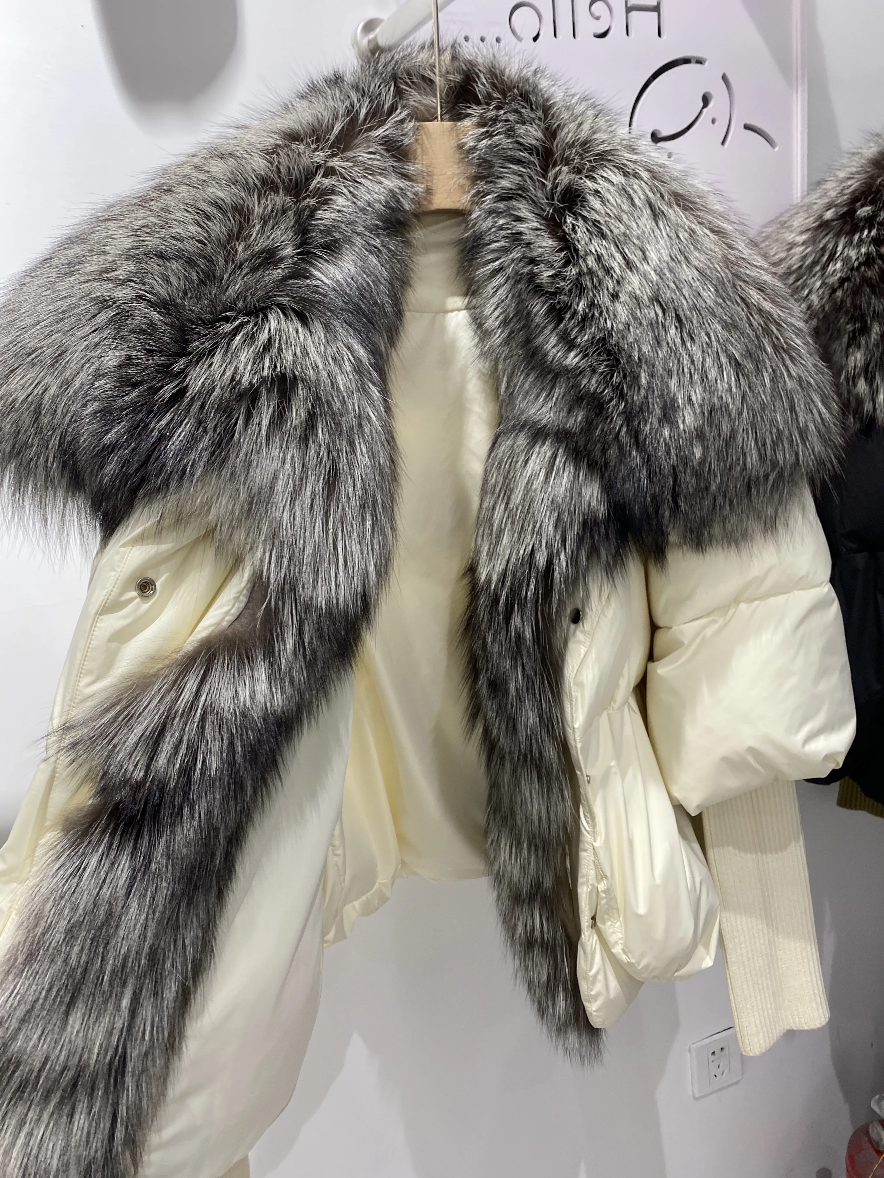 2026 Winter Real Fox Fur Collar White Duck Down Padded Down Jacket Regular Fashion Warm Big Fur Collar Women's Coat
