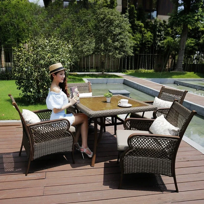 Tavoli e sedie in rattan da cortile esterno villa terrazza uno e quattro combinazioni hotel per il tempo libero