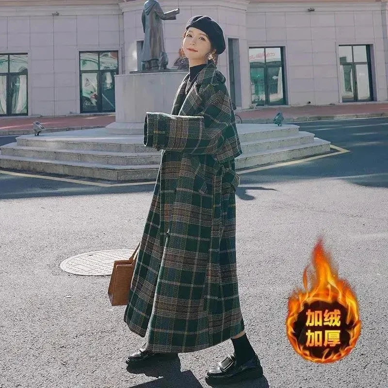 Hepburn Woolen Coat 2024 Winter New Fashion Retro Temperament Celebrity Plaid Long Knee Woolen Warm Coat Female Tide.