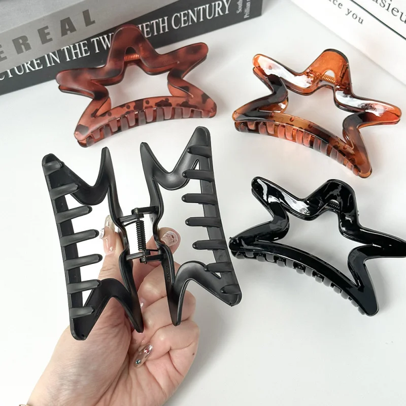 لوح إضاءة على شكل نجمة خماسية غير لامعة، مشبك شعر على شكل قرش بلون القهوة والحليب الكبير