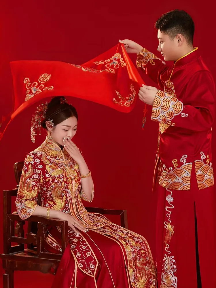 New wedding dress of the dragon and phoenix gown Chinese-style toasting heavy industry Five Blessings