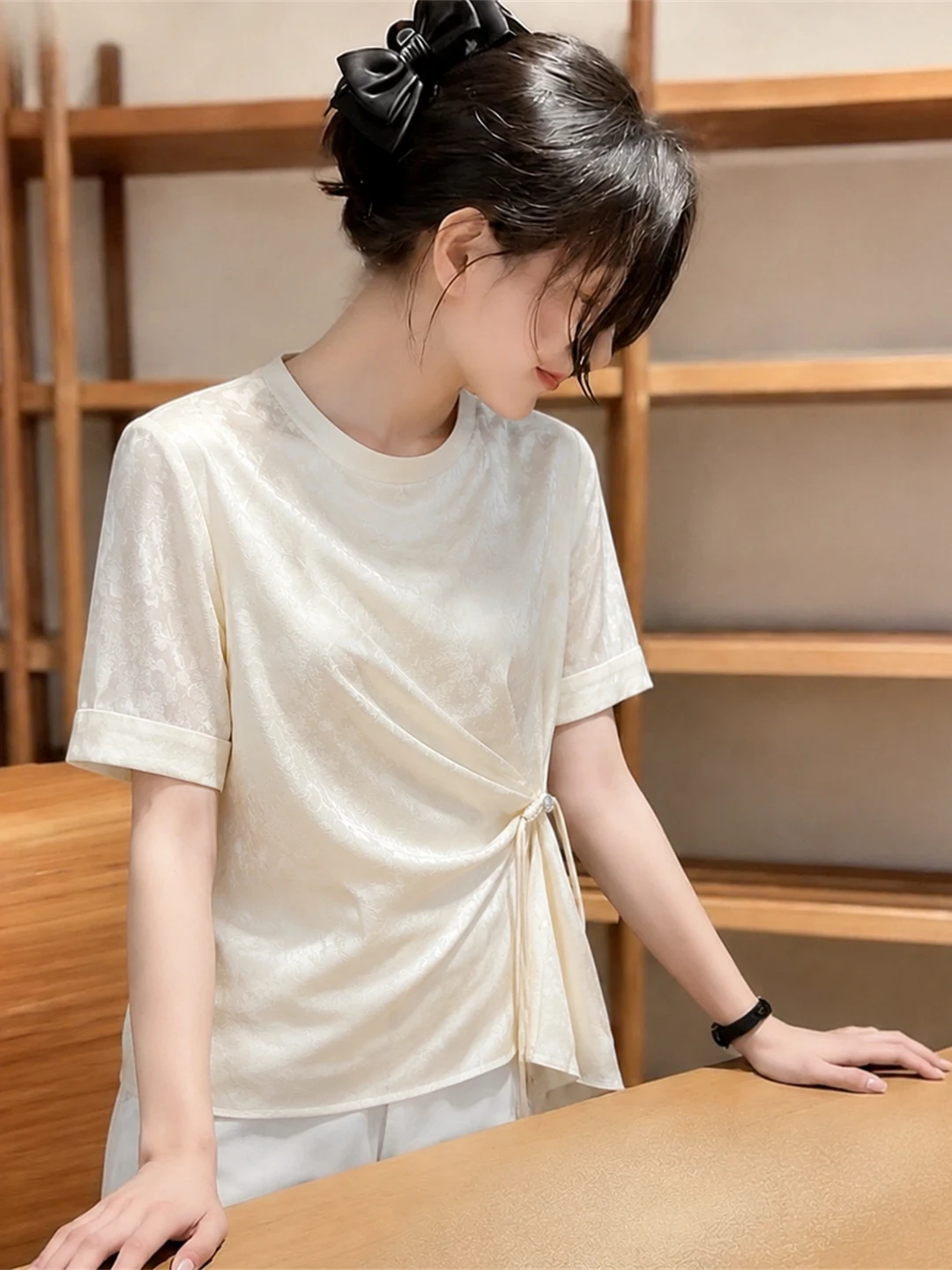 

Elegant round Neck Short Sleeve Top with Tie Design Commute Friendly Lightweight Summer T-Shirt Poetess Silk Women's Fashion