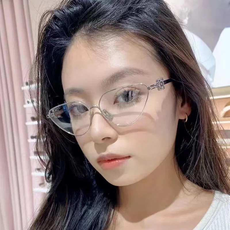 Fashionable Cat Eye Flat Lens for Men and Women, Retro Triangle Glasses Holder, Simple Metal Full Frame Sunglasses