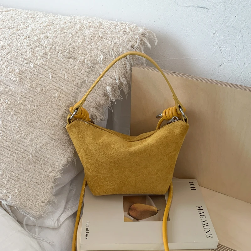 Bolso tipo cubo de cuero mate, bolso sencillo de nicho para axila, bolso cruzado de ante Retro para mujer, bolso de mano pequeño de Color macarrón, bolso de cosméticos