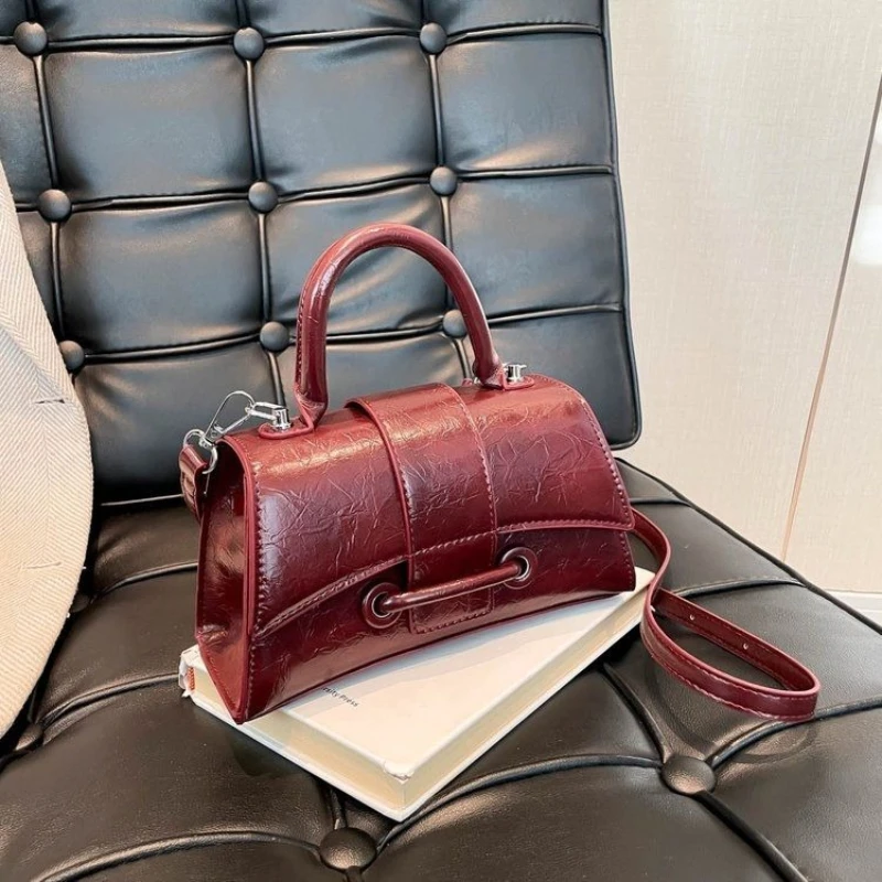 حقيبة سرج نسائية متعددة الاستخدامات لربيع 2026 على شكل ساعة رملية عصرية وعصرية بكتف واحد حقائب كروس للركاب #2