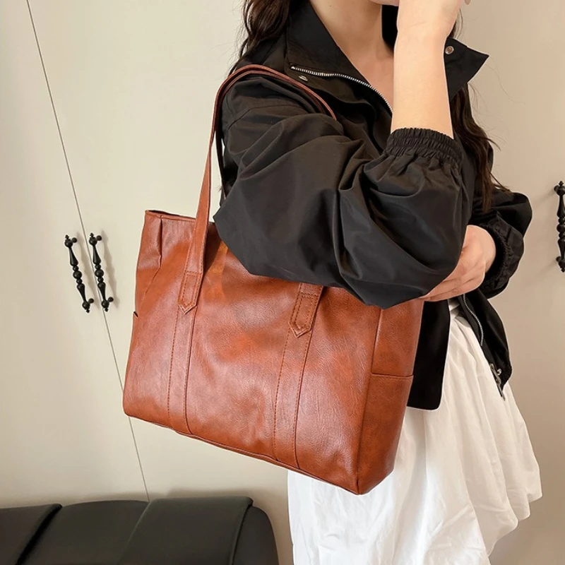 Vintage-Leder-Umhängetasche, geräumige Casual-Tragetasche mit zwei Griffen, Alltagstasche für Frauen, vielseitige Handtasche – Detail 2