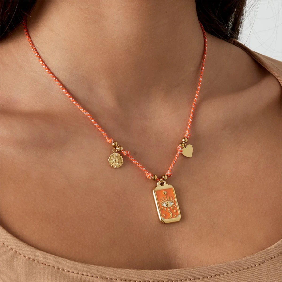 

Fashionable New Palm Devil's Eye Dripping Oil Colored Tarot Card Necklace Fashionable Retro Beaded Necklace