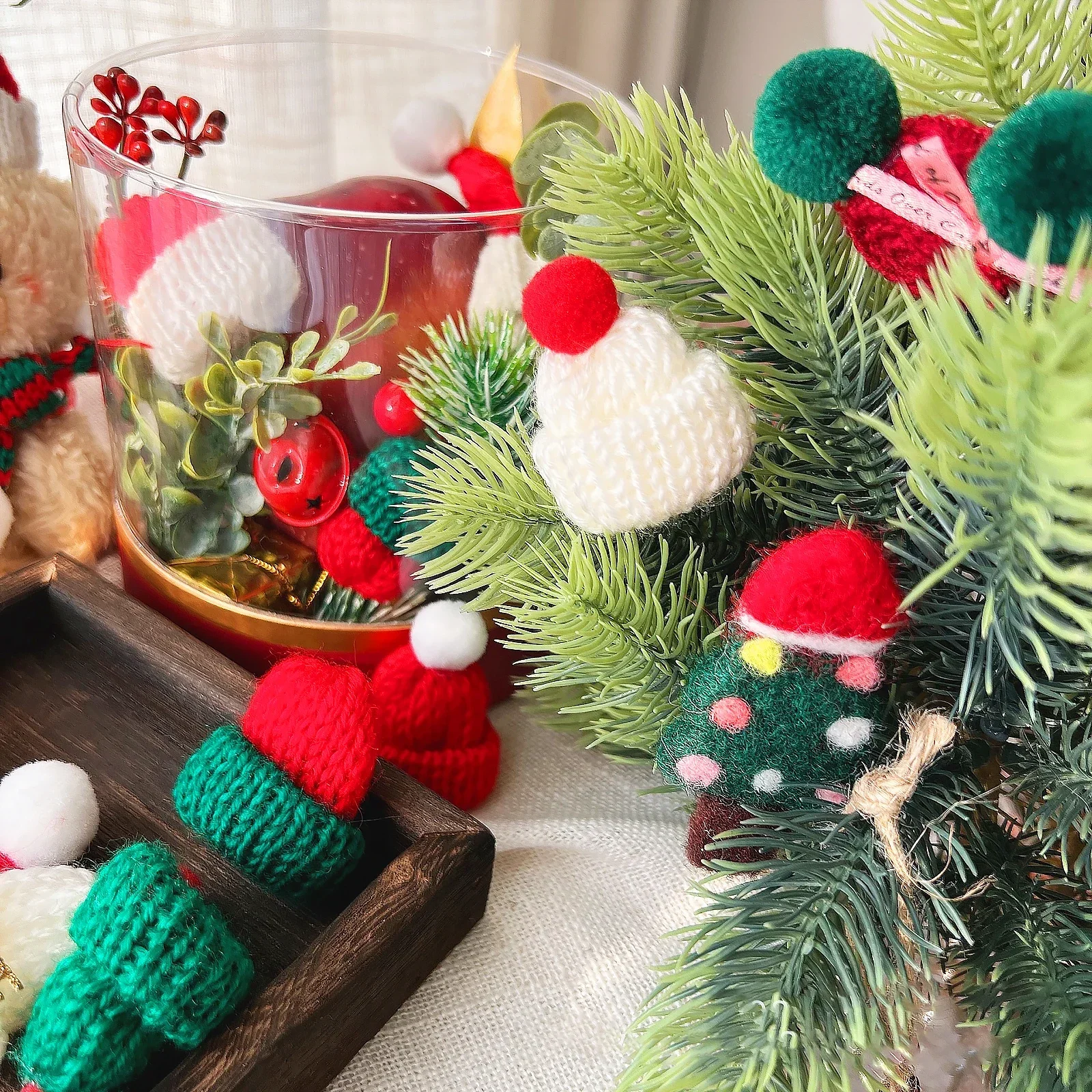 Mini Christmas Hat and Scarf Red Wine Bottle DIY Christmas Decoration Doll Decoration Accessories Bottle Cat and Dog Decoration