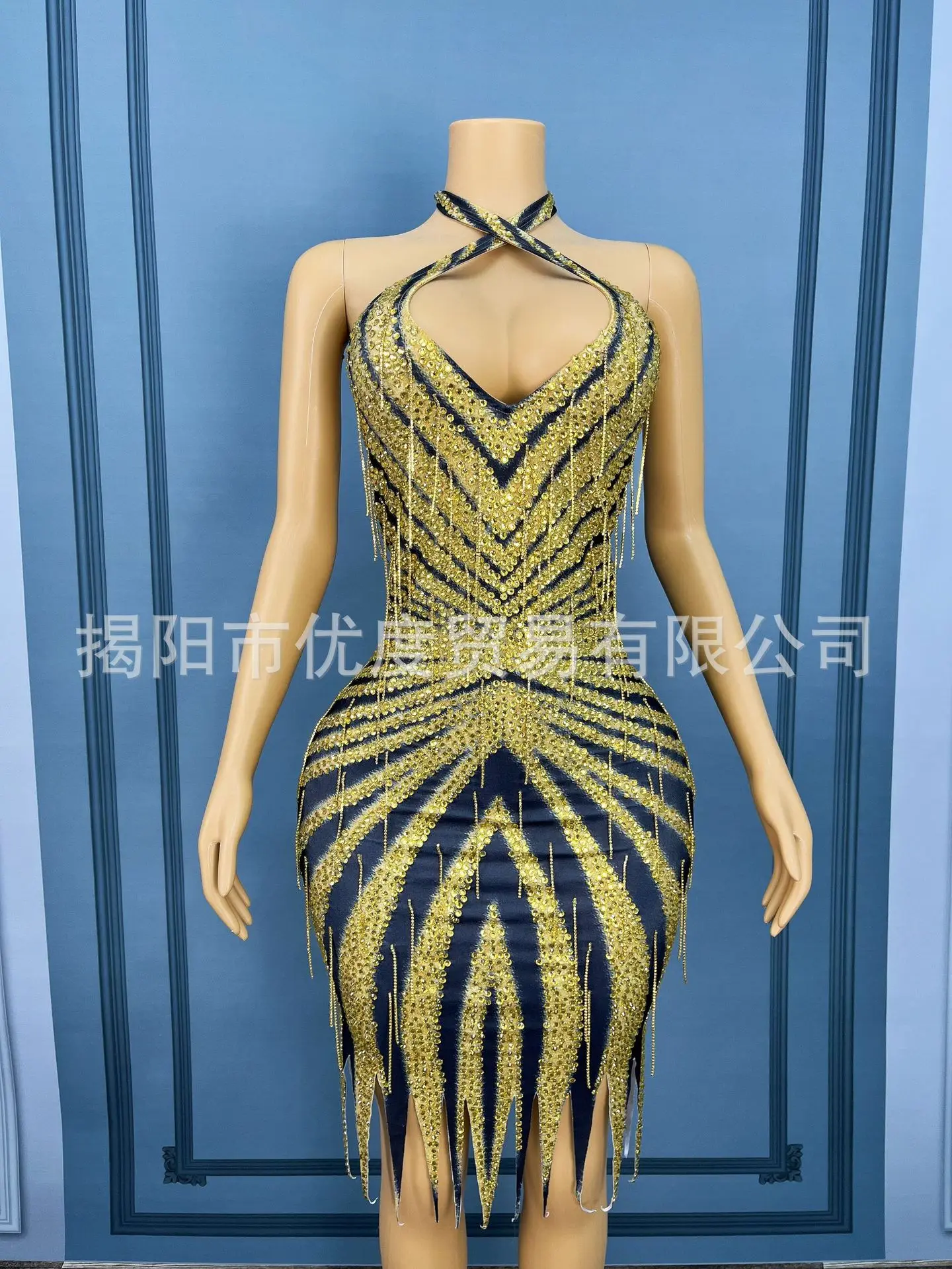 ชุดเดรสยาวประดับเพชรเทียมสีทองแบบผูกคอเปิดหลัง สำหรับงานวันเกิด การแสดงบนเวที หรืองานแต่งงาน