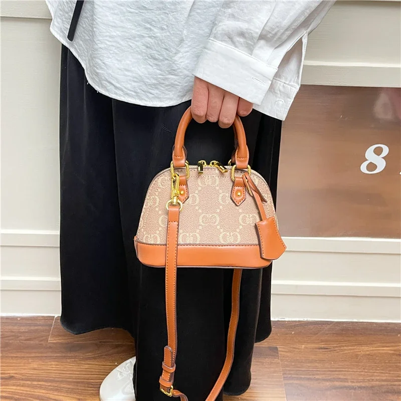 

Роскошная простая сумка-тоут для деловых женщин с однотонной кожей и модным парижским модным показом