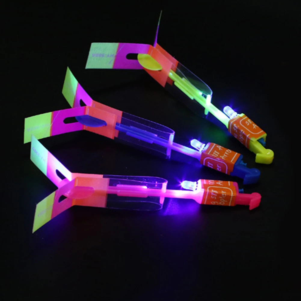 10/20 pz incredibile luce giocattolo freccia razzo elicottero giocattolo volante LED luce giocattoli festa divertente regalo elastico catapulta all'ingrosso