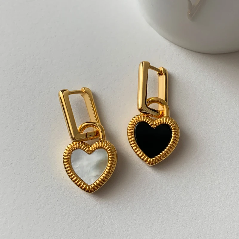 

High-end niche design black and white fritillary love earrings for women