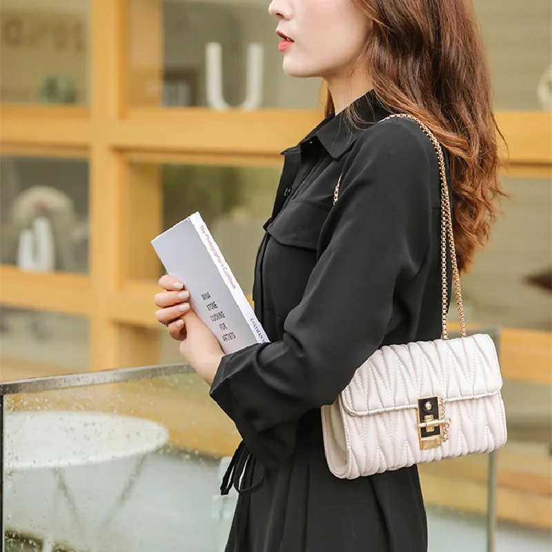 Fashion Women's Small Square Bag One Shoulder Crossbody Handbag Sewing Pleated Metal Chain Shoulder Strap Handbag Western Style