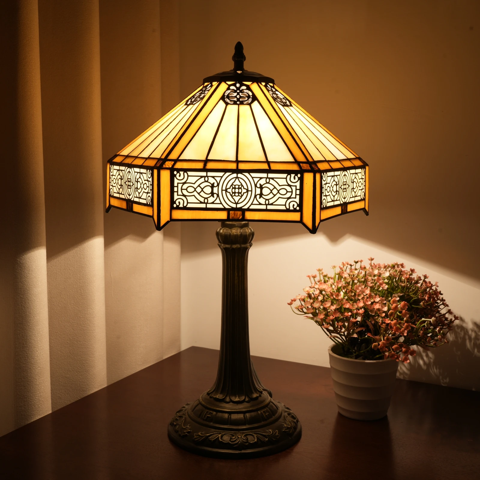 Japanese Retro Style Handcrafted Stained Glass Accent Table Light, Amber Mission Style Antique Desk Lamp for Home Office