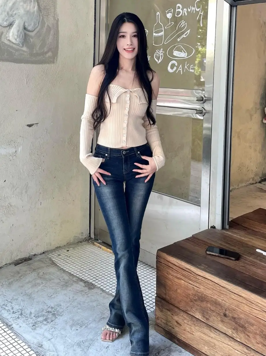 

Женские джинсы-клеш с низкой талией и манжетами, утягивающие, из хлопкового стрейч-денима, весна-осень, длиной до щиколотки