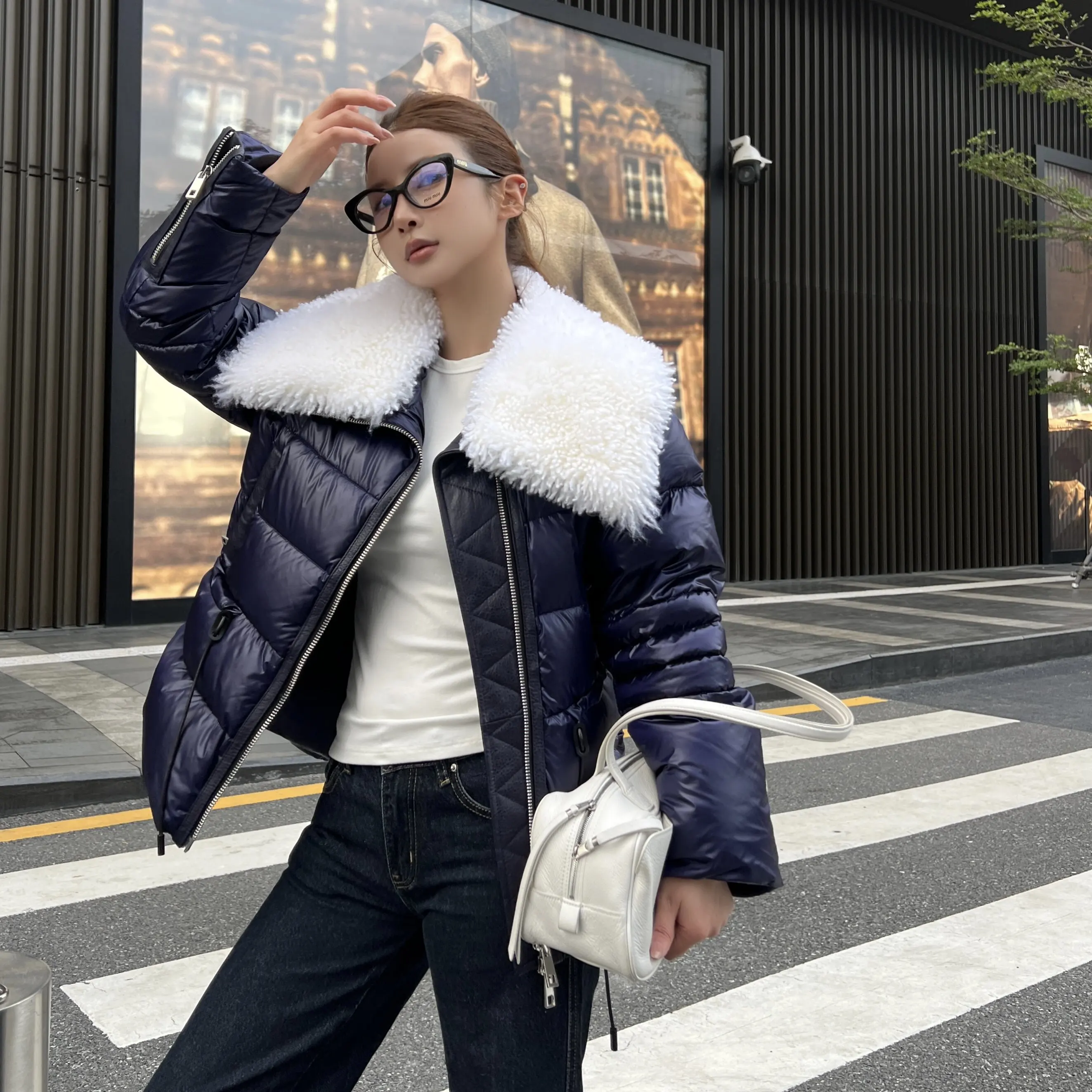2026 Winter New Coat Women Original Design Autumn and Winter Fur Lapel Spell Leather Custom Pearlescent Waist Down Jacke