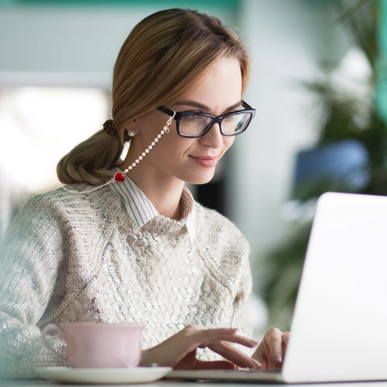 

Chains Eyeglasses Lanyards Red Color Anti-Loss Design Sunglasses Chains for Women Glasses Holders Around Neck Eye Glasses