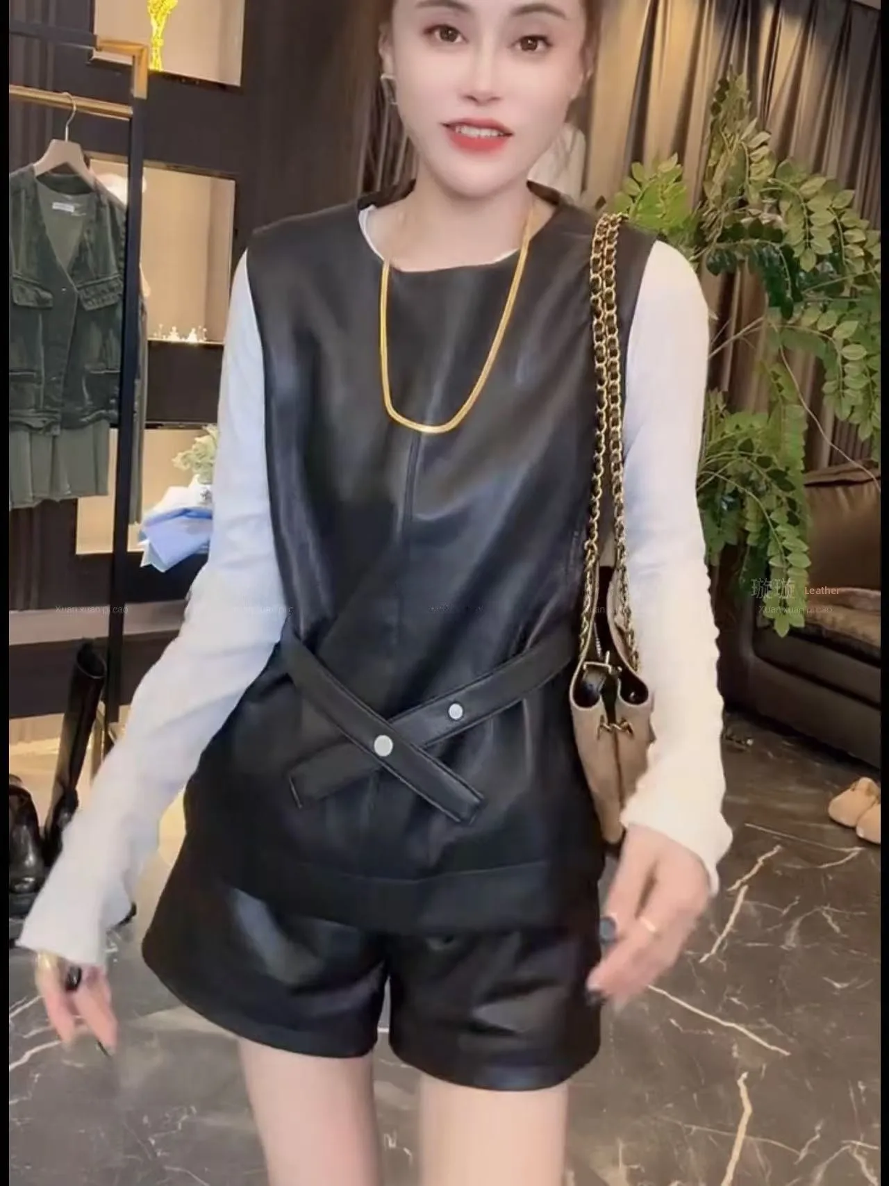 

2025 New Women's Real Leather ort Vest Casual eepskin Slimming Loose Fit Versatile Leather Jaet round Ne Svel