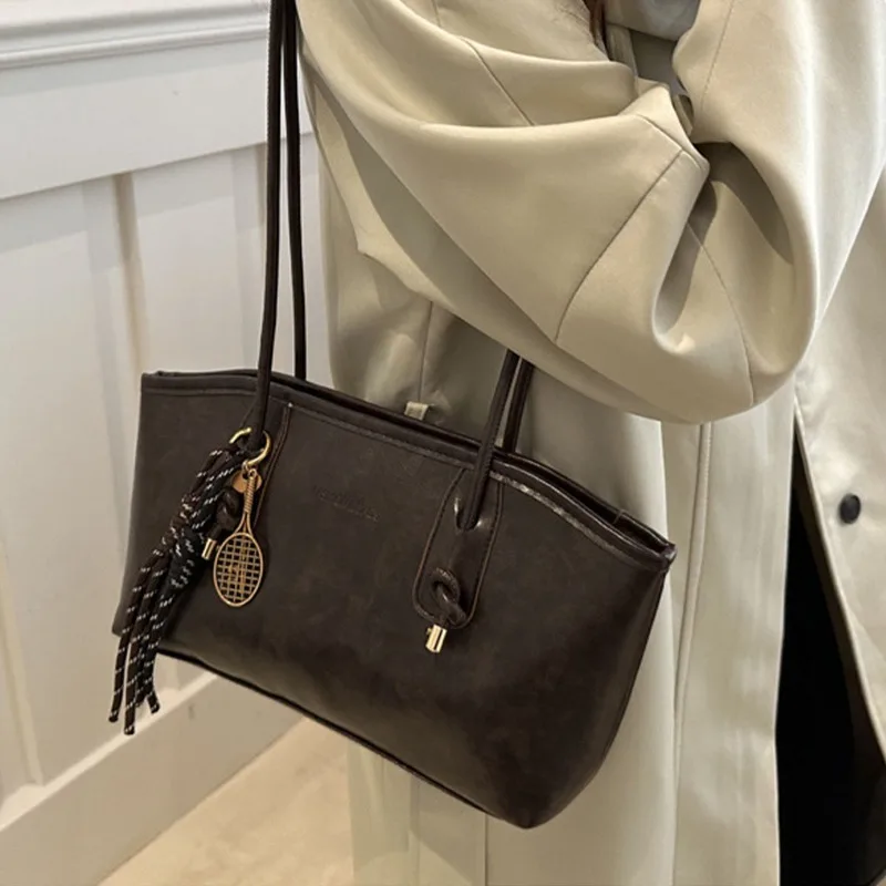 Vintage High End Women's Tote Bag Large Capacity Handbag Women 4 Colors with Ball Pendant Commuting Shoulder Bag for Outing Play