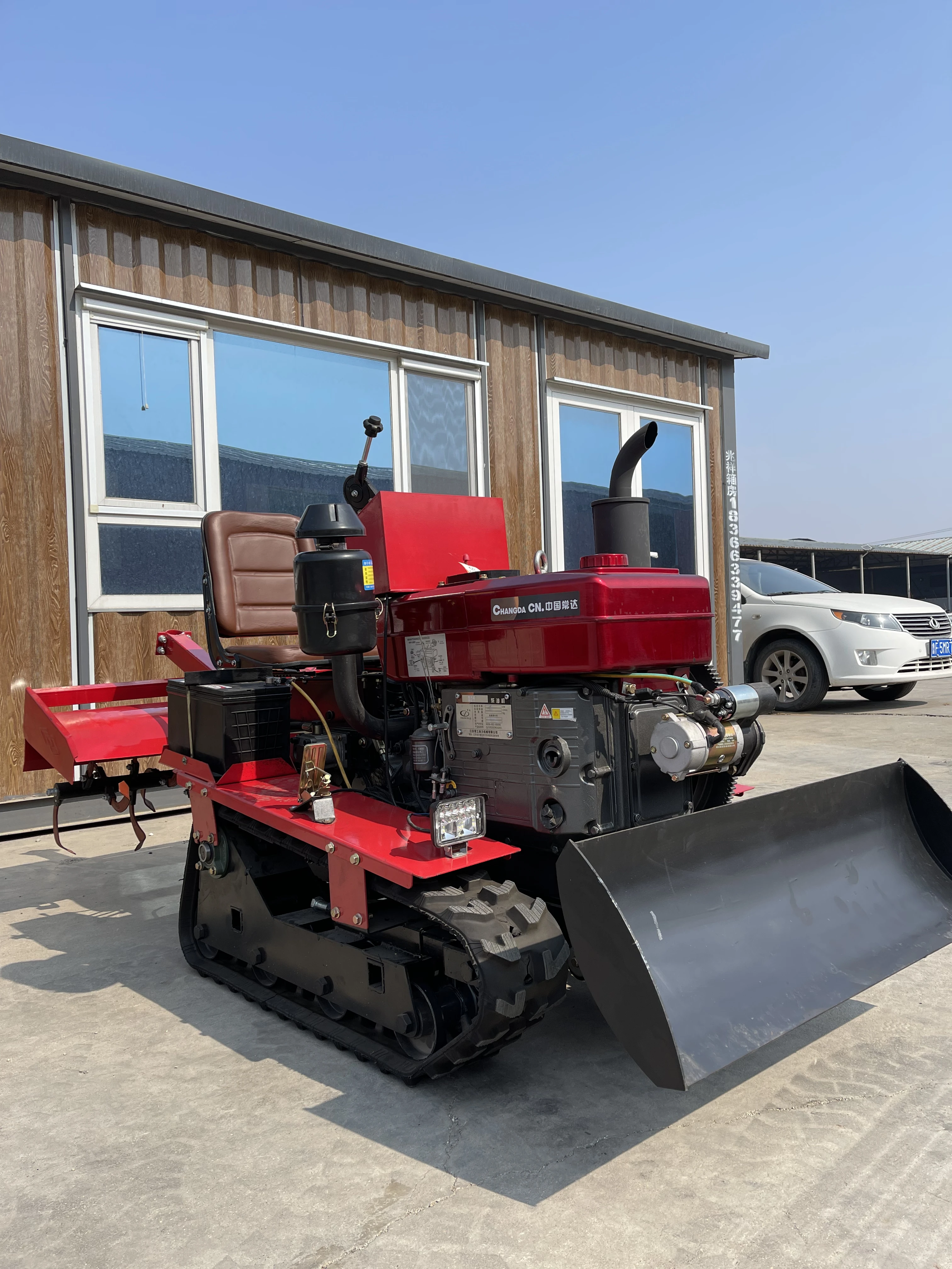 المزارعين الزاحفة الآلات الزراعية معدات الزراعة محراث المزرعة المزارعين جرار مطاطي