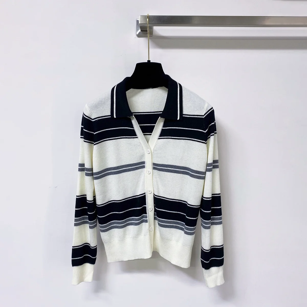 2026 high-quality women's polo collar striped knitted cardigan26921179