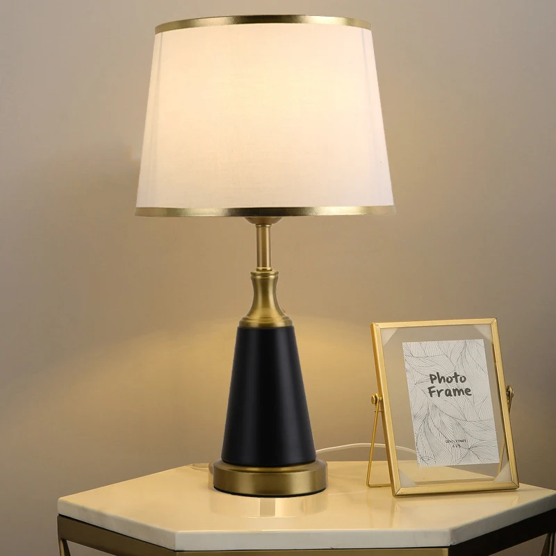 

E27 American Bedroom Bedside Table Lamp Simple Modern Eye Table Light Protection Warm and Romantic Room Touch Desk Lights