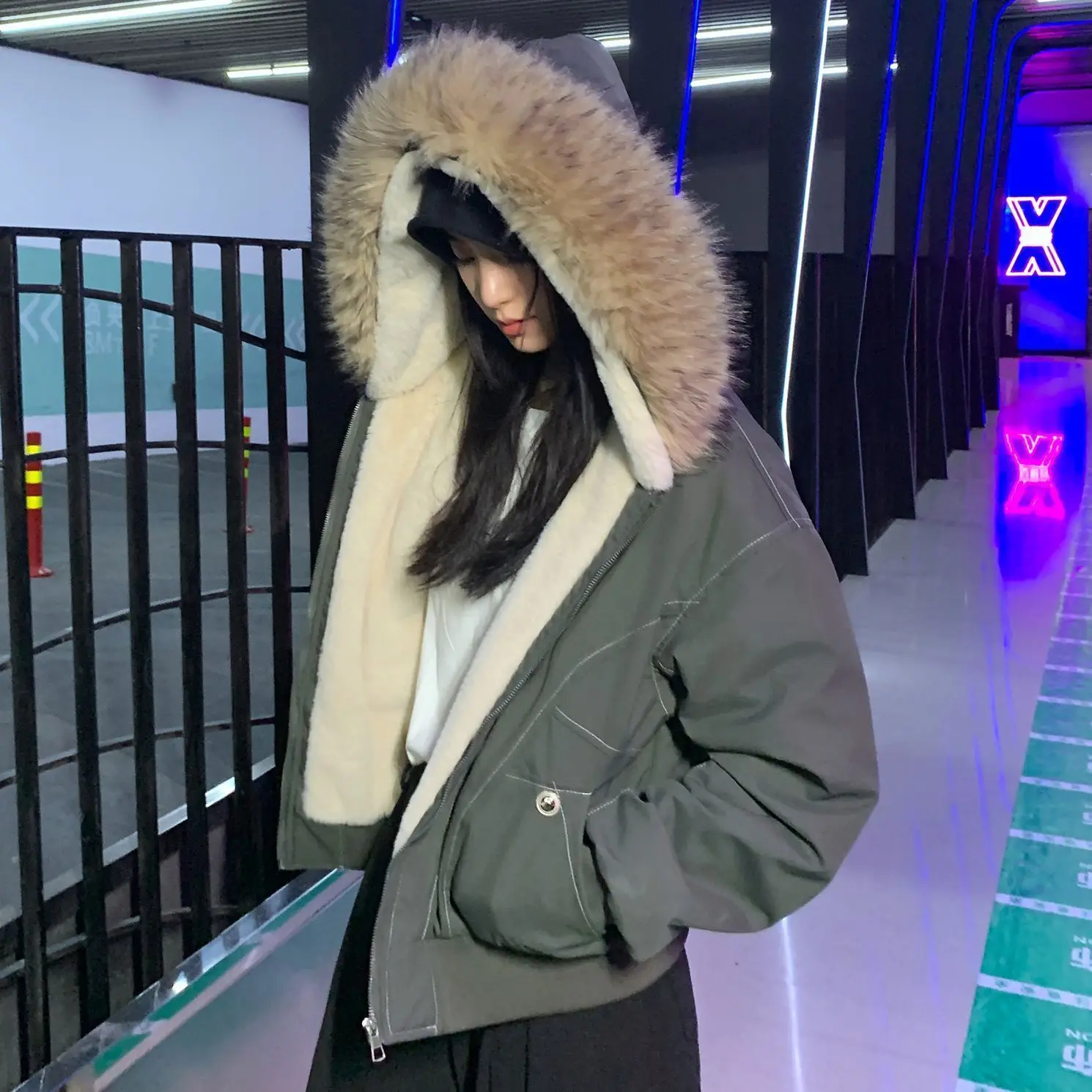 パーカーフェイクファー襟フードルーズコート女性 Y2k 厚いファッションパーカーカジュアルトップス上着パッド入りジャケット冬の新しい服