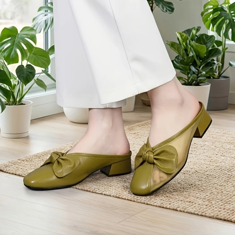 2026 Neue Sommer-Damen-Mules, Slip-on, weiches Leder, Mesh-Schuhe, geschlossene Zehenpartie, niedriger Absatz, modische Allrounder-Mules
