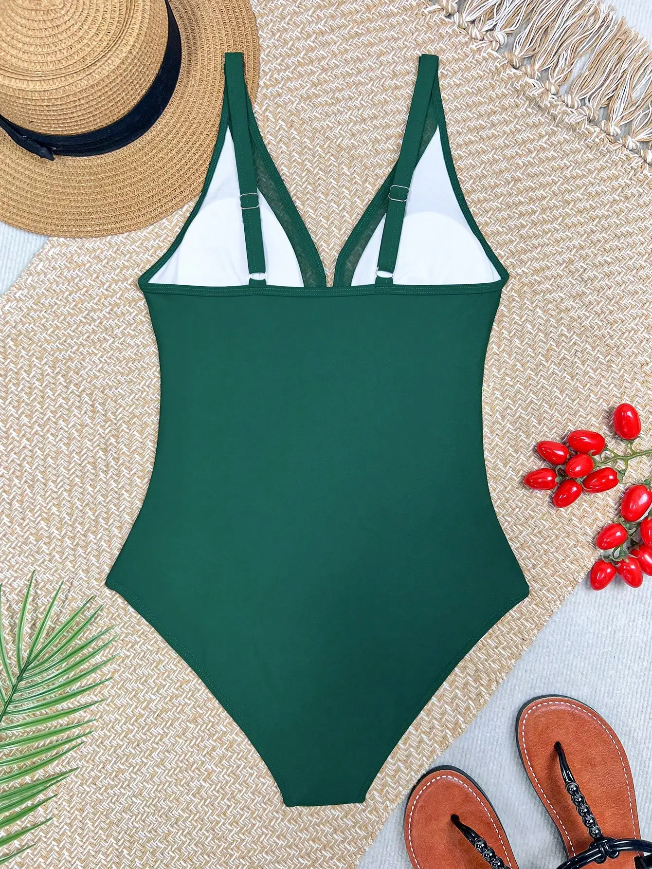 

Цельный купальник с глубоким V-образным вырезом, контрастной сеткой и рюшами, темно-зеленый