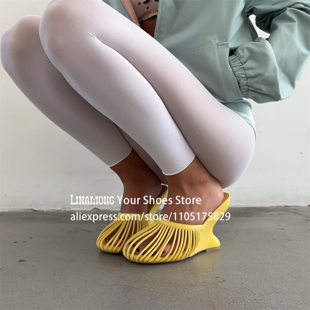 

Мюли из металлизированной кожи с элементами в виде клетки, необычные шлепанцы на танкетке, дизайнерские летние туфли без застежек, разноцветные шлепанцы на заказ