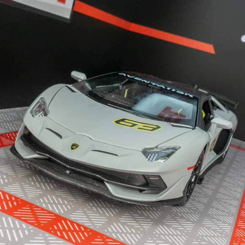 1:24 Lamborghini SVJ63 legering model auto ornamenten collectie trek akoestisch-optische speelgoed kan worden gegeven als cadeau aan vrienden