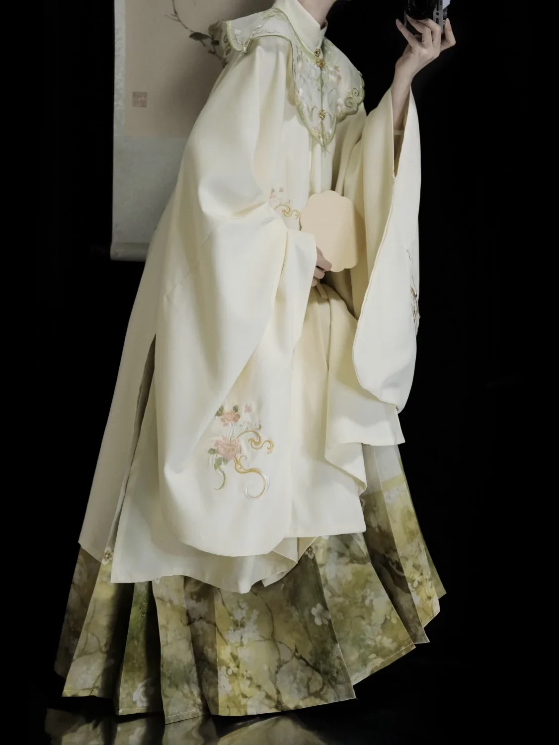 Ming Dynasty Costume Daily Dress Standing Neck Shirt Cloud Shoulder Embroidered Horse Face Autumn Hanfu Dress White Han Suit