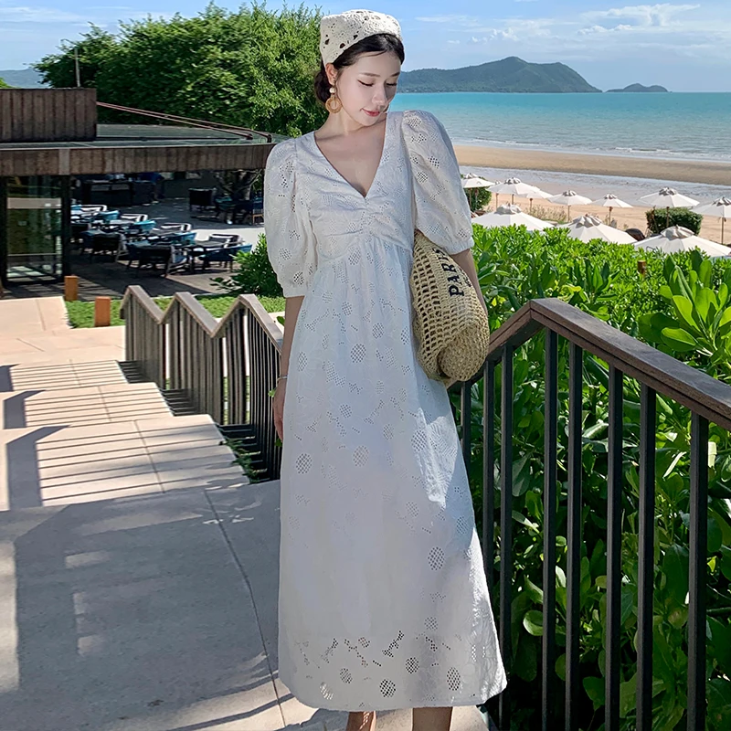 Новое летнее винтажное вышитое платье для женщин, новинка 2025 года, повседневная милая облегающая длинная юбка трапециевидной формы с v-образным вырезом и короткими рукавами