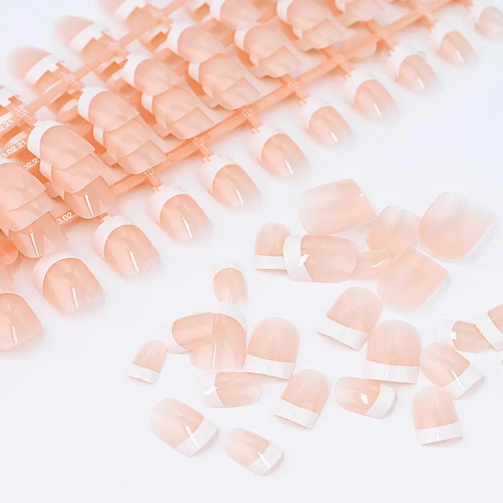 화이트 엣지와 핑크 스퀘어 아트 네일이 있는 새로운 프렌치 스타일 인조 손톱 고급 네일 착용 가능 탈부착 가능한 미니멀리스트 패치 Sh Y4G4