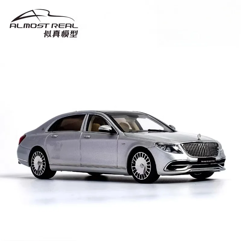 1:43 Mercedes-Benz Maybach S650 silver diecast alloy model, children\'s collection of decorative toys, holiday gifts for friends.