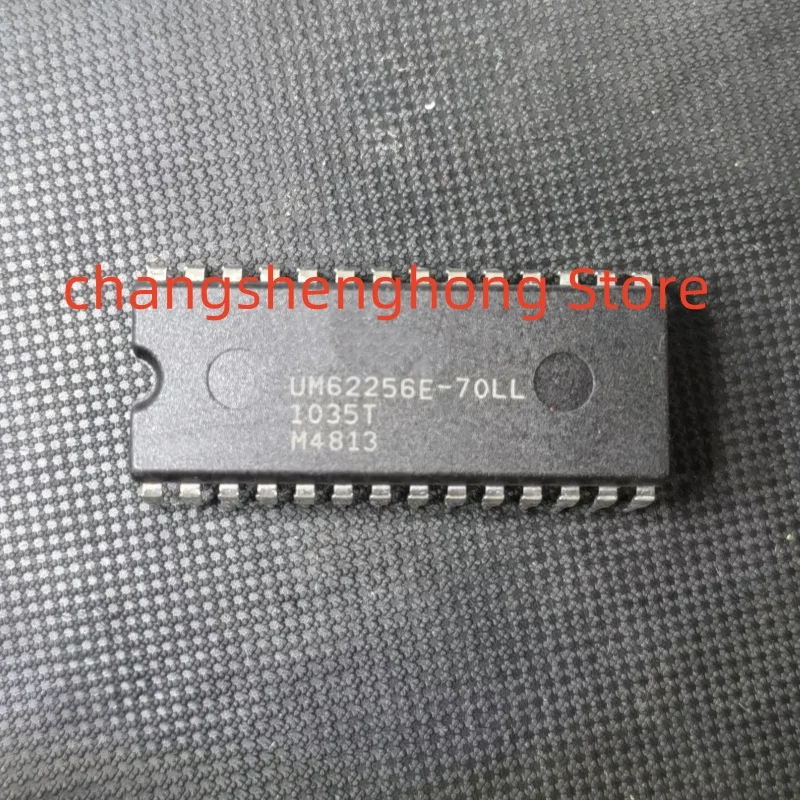 2pcs  UM62256E-70LL New original DIP20