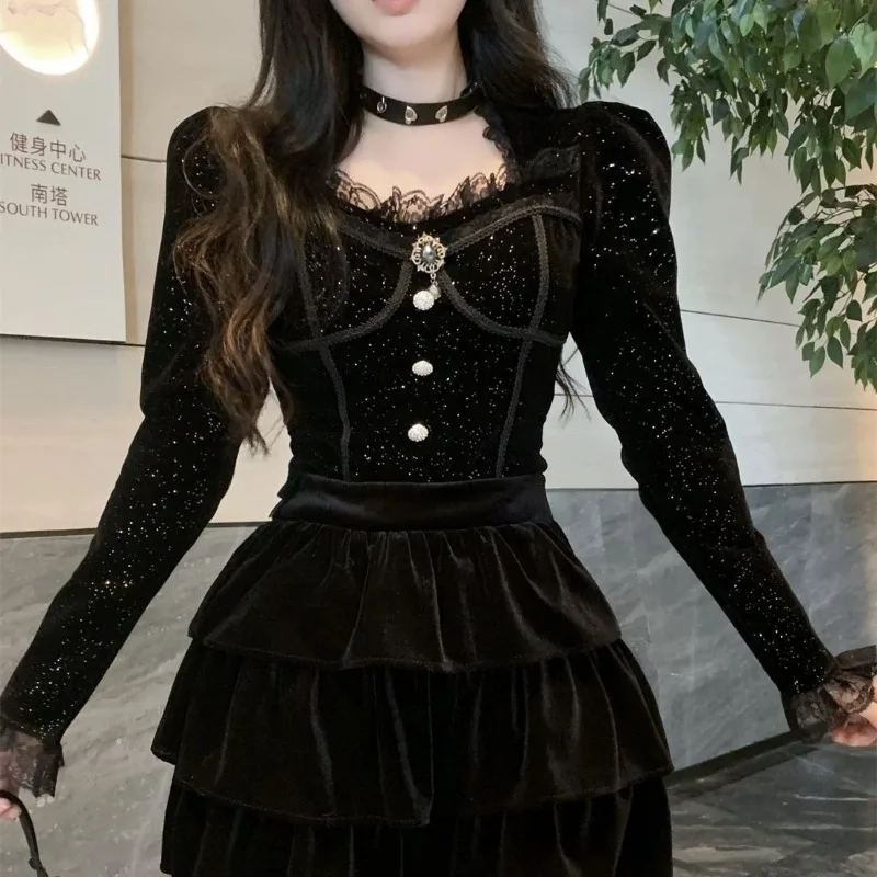 ملابس أكاديمية داكنة Y2k كبيرة الحجم بلوزات نسائية يابانية سوداء مخملية من الدانتيل قميص قصير للسيدات قمصان نسائية