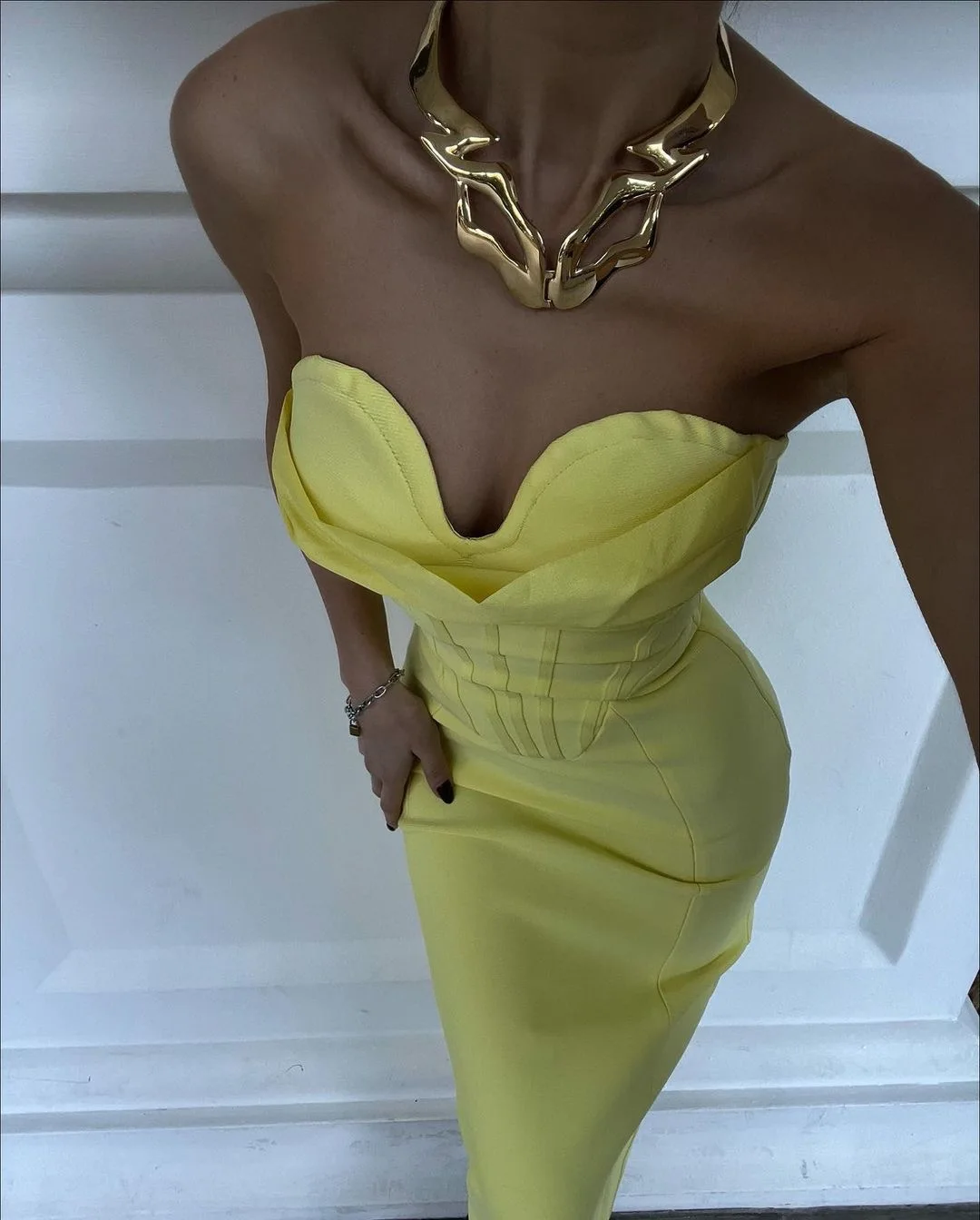 2024 New Yellow Strapless Midi Bodycon Bandage Dress Sexy Solid Sleeveless Celebrity Runway Knitting Cocktail Party Dress