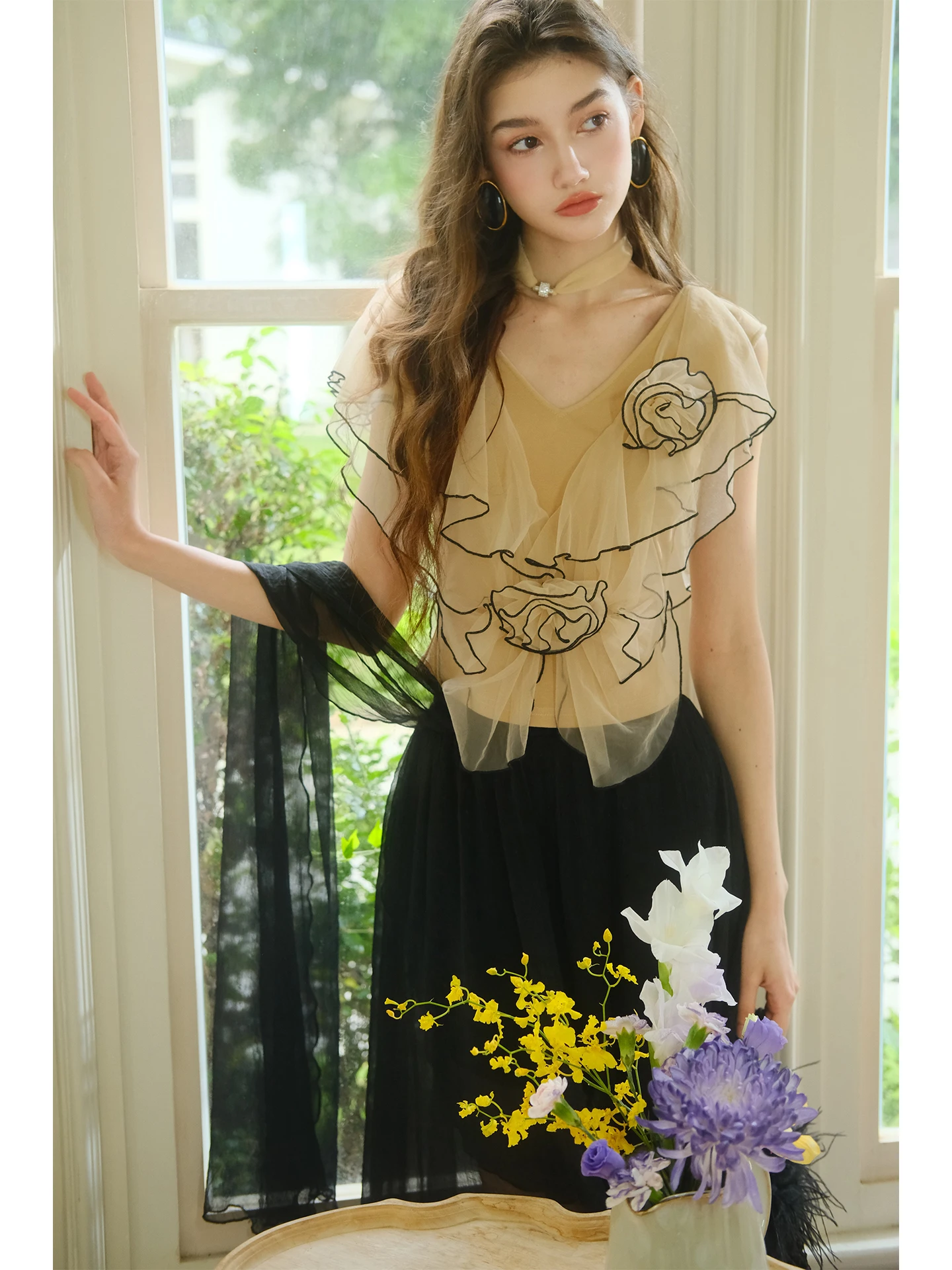 

Elegant V-neck Slim-fit Top with Elastic Waist And Wave Paired with a Graceful Half Skirt Fashionable Summer Outfit for ...