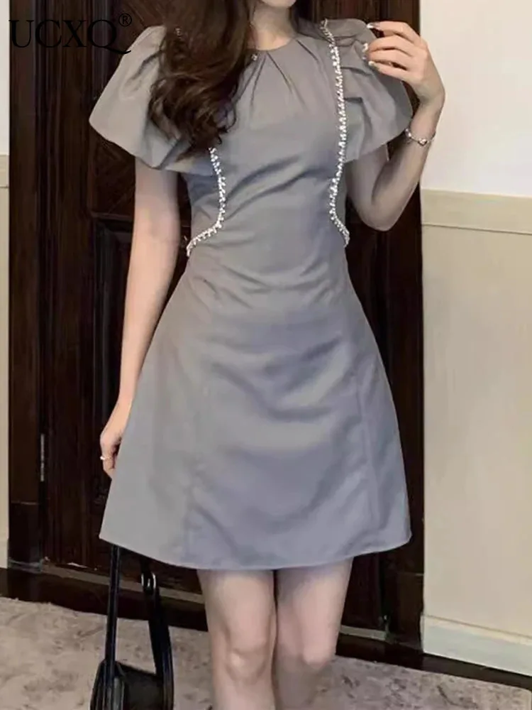 

UCXQ Fashion Short Dress Korean Style O Neck Bubble Sleeves Diamond Studded Waist Elegant Dresses Women 2024 Spring Summer A9468