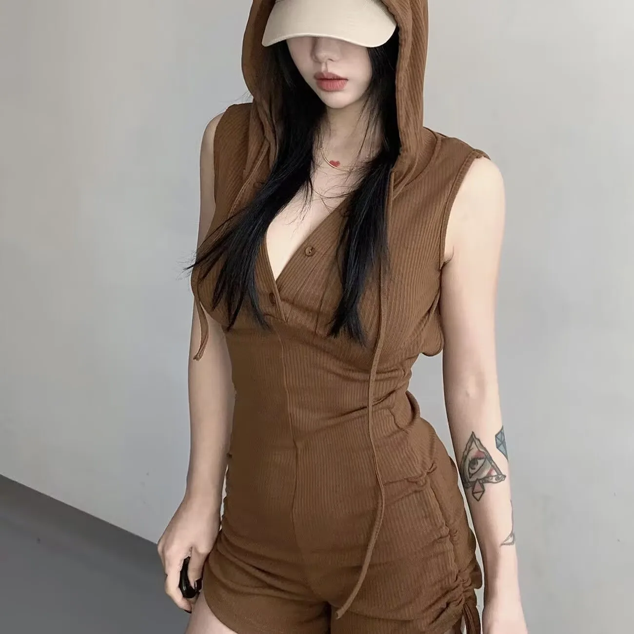 Body damskie, niewidoczne, z okrągłym dekoltem, miękkie, codzienne, dopasowane, kompresyjne, z nadrukiem, z wbudowanym biustonoszem, modelujące, dzianinowe, brokatowe, designerskie.