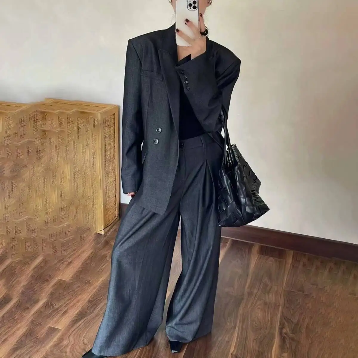 BJTZ سترة وسراويل عصرية بلون واحد طقم مكون من قطعتين للمرأة 2025 موضة جديدة أطقم تصميم مكتب سيدة أنيقة بأزرار