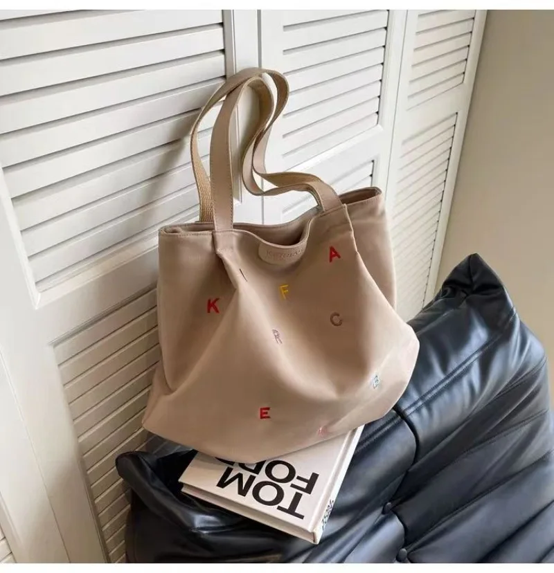 Large Capacity Canvas Bag for Women's New Trendy Embroidery Trendy Handbag for Going Out Student Fashion Versatile Tote Bag